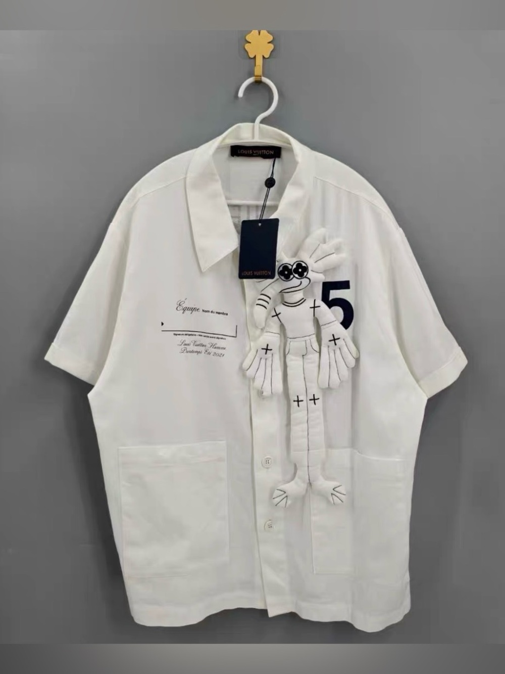 🚩steal Louis Vuitton White Short-Sleeve Button-Down Shirt with 3D Toy Applique